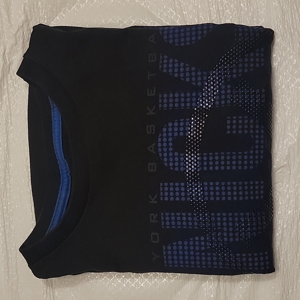 UNK New York Knicks Short Sleeve. Large, Black and Blue - Picture 3 of 3